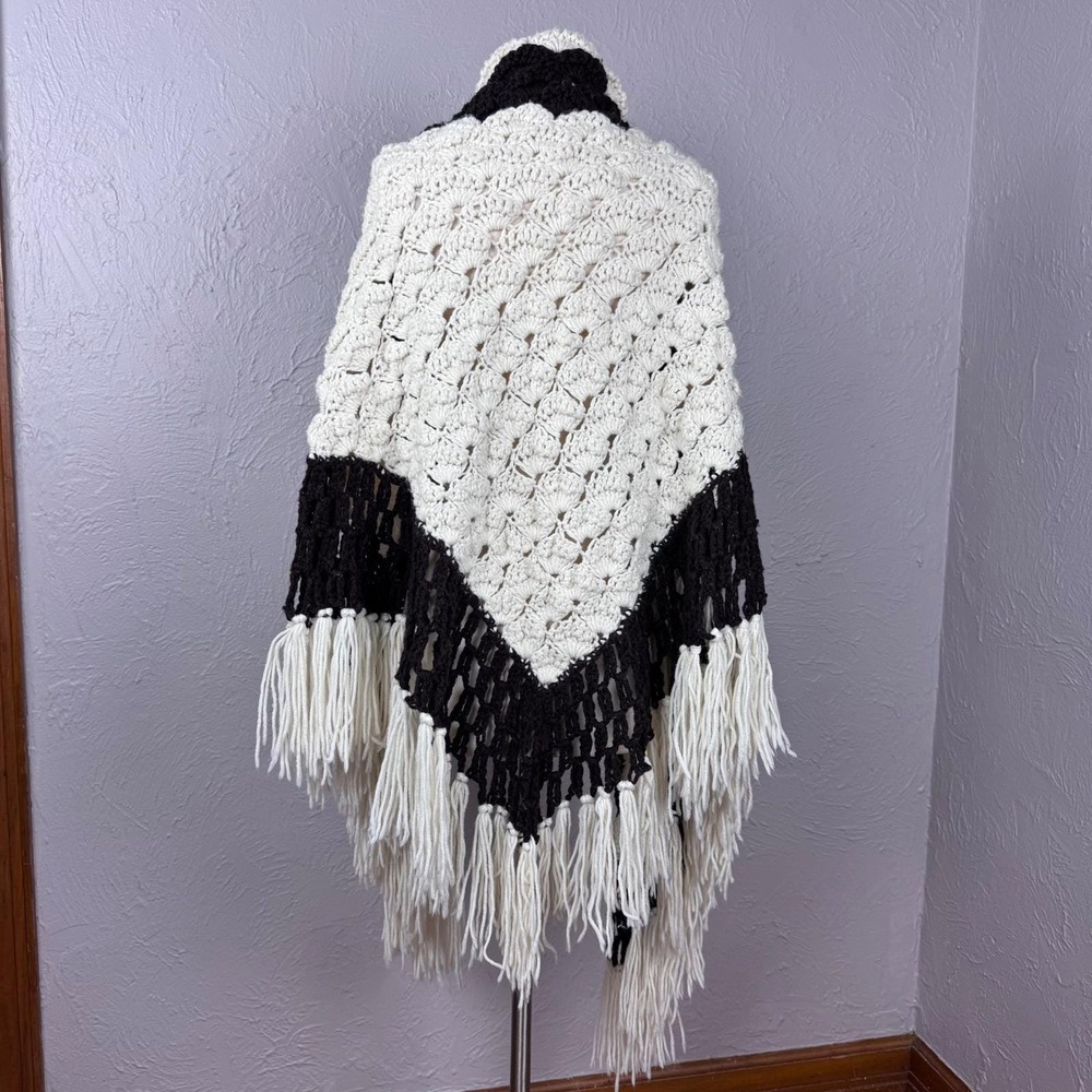 Vintage 70s 80s Brown‎ and ivory crochet knit shawl wrap with fringe grandmacore